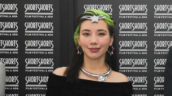 仲里依紗 ロバート・秋山竜次を主演に監督初挑戦！「眼力が大好きなんです」