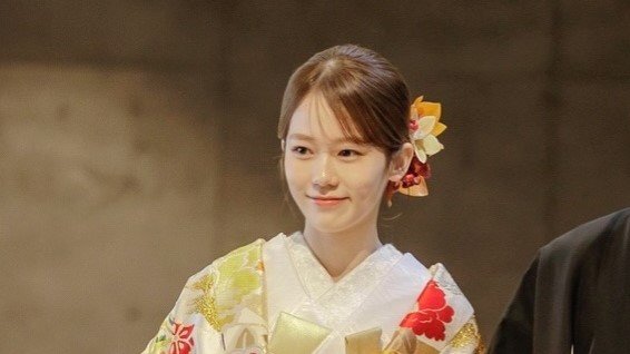 「お父様お若い！」武尊の妻・川口葵 結婚式で父との2ショット公開！手をつないで歩く姿や仲良く自撮りをする親子の様子に「顔立ちが似ていますね」