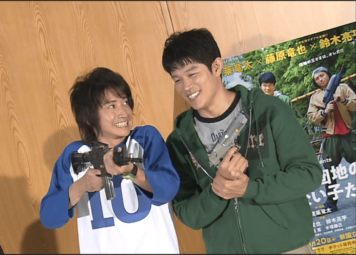 似てる？鈴木亮平が藤原竜也のモノマネ