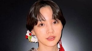 「日本の美を体現」のん 艶やかな黒着物姿でうなじのラインが際立つ振り返りショット公開！凛とした佇まいに「魅力的です」と絶賛の嵐