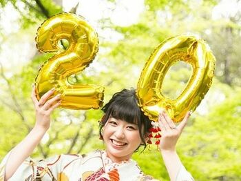 ハライチ岩井(37)の妻・奥森皐月がハタチの誕生日に振り袖ショットを公開！！「着物美人！」とファンから称賛の声