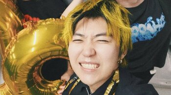 ミセス若井滉斗 30歳誕生日を盛大に大森元貴＆藤澤涼架が祝福！“ミセスケーキ”やツアー中のとびきり笑顔に「3人のBFFっぷり」「泣けてくる」