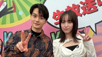 【ジャック顔】清野菜名＆瀬戸康史が電波ジャック！キュートにポーズ＆見つめ合いにSNS「癒された～」『１１９エマージェンシーコール』