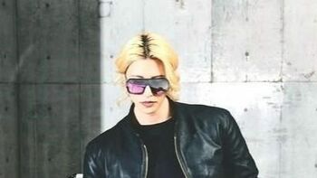 「７年以上お世話に」ローランド 高級愛車“ロイヤルラウンジ”披露 「意外にも白」とファンから反響