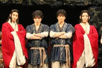 舞台「キングダム」開幕！原作者の「4度泣きました」の言葉に三浦宏規＆高野洸「感無量です」