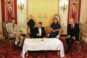 1房160万円のぶどう、1台230万円の自転車…ミリオンバイヤーたちの熱き人間ドラマ！