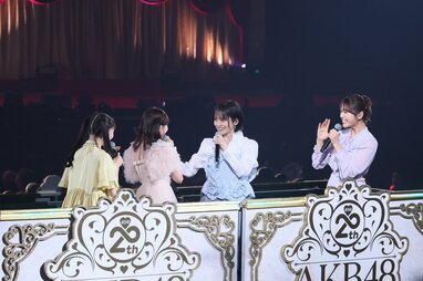 山本彩&渡辺美優紀 “さやみるきー”が笑顔で見つめ合う瞬間も