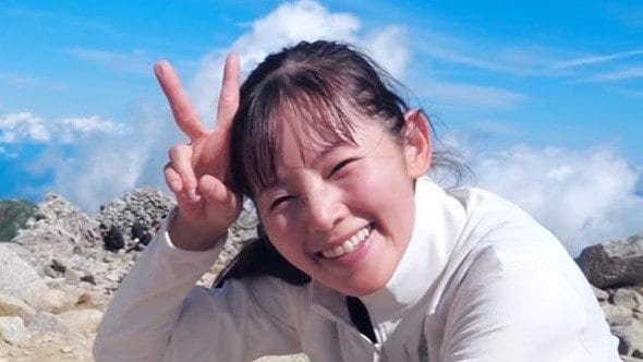 「笑顔が100万ドル」小西真奈美 絶景をバックに達成感あふれるショット公開！標高2,000m後半の登山に初挑戦した姿に「素晴らし景色」「めちゃくちゃ素敵」