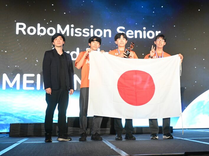 日本の高校生チームが世界第３位、銅メダル受賞！！　世界最大級の子どもたちの国際ロボット競技会「WRO 2025 シンガポール国際大会」