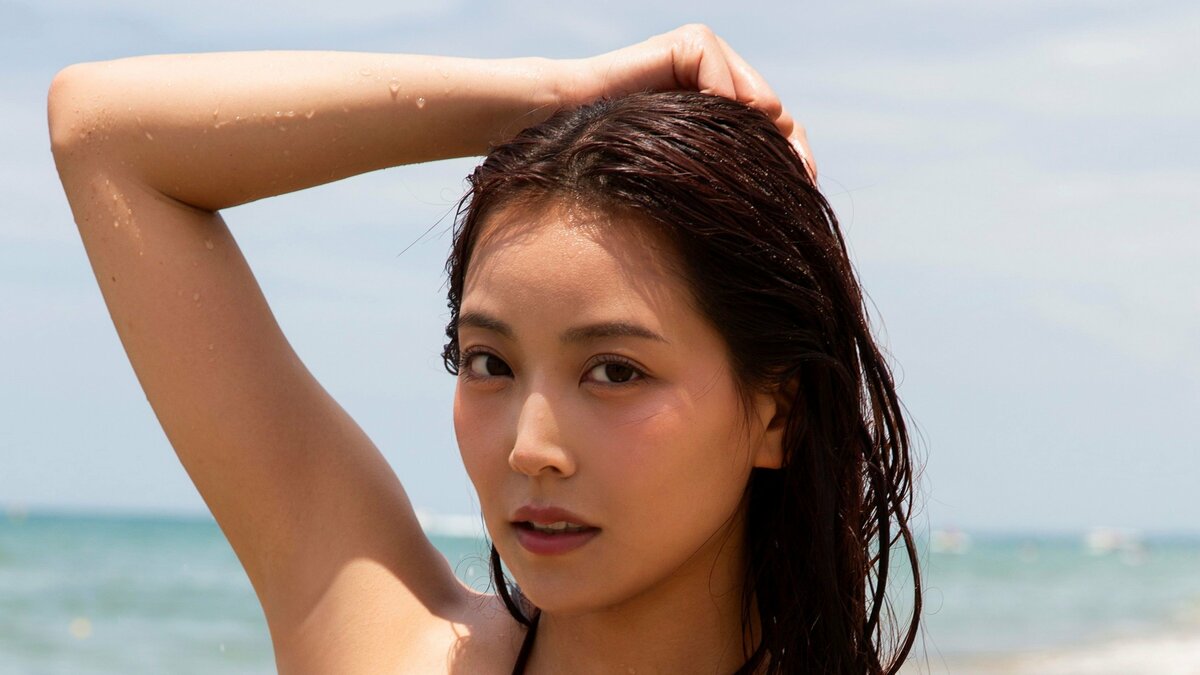 元NMB48・白間美瑠 “衝撃の限界突破”黒ビキニ姿でヘルシー肌を大胆に