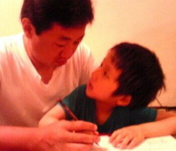 【世界22か国で翻訳】親子のイライラが笑顔に！世界22か国語に翻訳されている「魔法の約束」を描く子育て支援の体験型絵本に、待望の日本語版が登場。期間限定・割引価格キャンペーンを展開