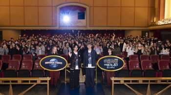 TVアニメ「呪術廻戦」の声優、パークに降臨！虎杖悠仁役：榎木淳弥氏、夏油 傑/羂索役：櫻井孝宏氏が『呪術廻戦・ザ・リアル 4-D ～廻る時計台～』でファン１４０名と一緒に超興奮！