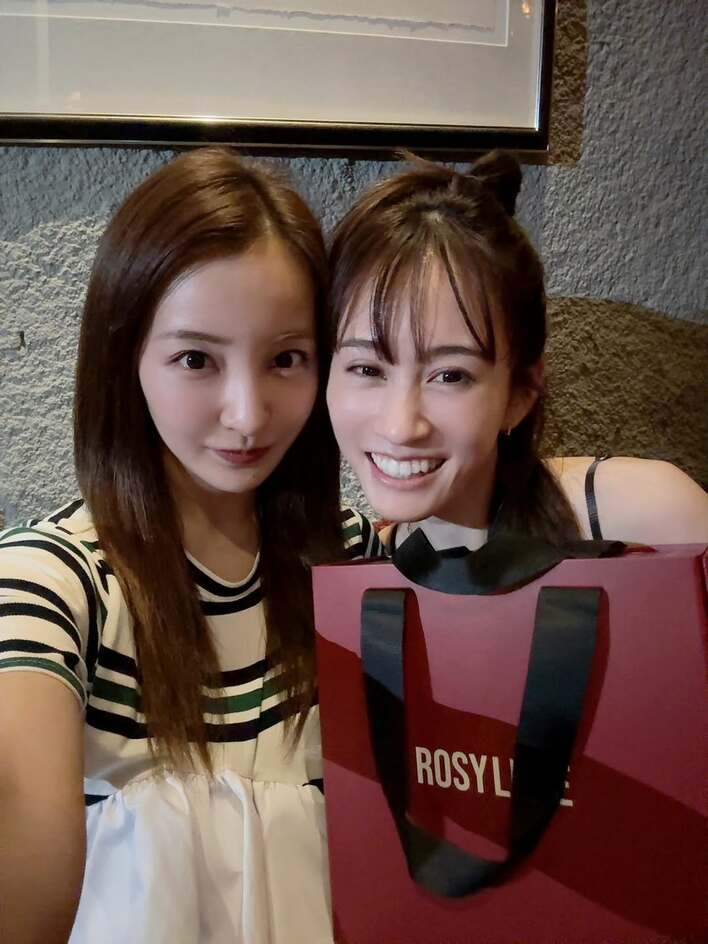 卒業から12年 前田敦子×板野友美 “最高最強コンビ”の顔寄せ