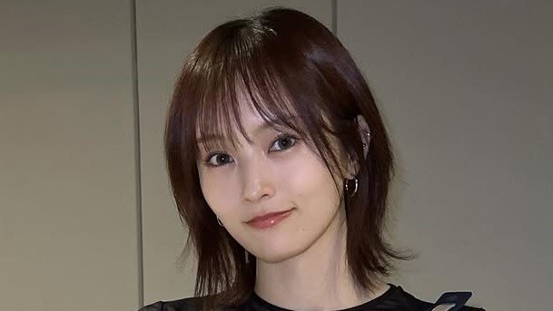 山本彩 “アイドル時代を彷彿とさせる”ショートヘアに！リハーサル休憩