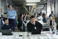 “消しゴム事件”の捜査を進める誠（佐藤二朗）と明日香（橋本愛）たち！そこへある事件について話したいという男が…『夫婦別姓刑事』第10話予告