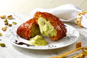 【11/2発売・フランセ 表参道本店】サクホロ食感のパイ生地に、ピスタチオの風味豊かなクリームを合わせた『フランセパニエ ピスタチオ』を平日限定で販売開始。