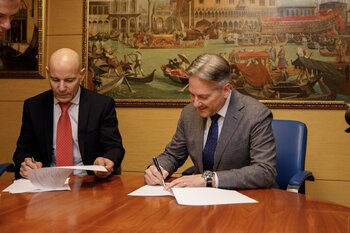 ノルウェージャンクルーズライン(R)、フリートに最新客船「ノルウェージャン ルナ(TM)」を迎える