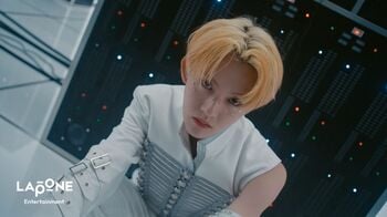 INI 新曲「LOUD」のMV 映像の一部が公開 コンセプトは「僕らを囲う“THE FRAME”を壊す」