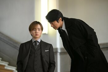 青木（中島裕翔）の姉夫婦が殺害された！MRI映像を見た薪（板垣李光人）は犯人と思わしき人物の姿にハッとする『秘密』第10話予告