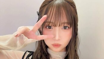 「お母さん感満載」元ばんばんざい・るな(23)  0歳娘を前向き抱っこ！成長感じるショットに「もうしっかり見えてるんだね」「幸せ空間すぎて癒し」