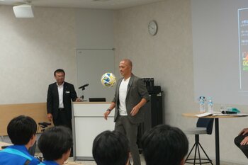 日本道路｜元サッカー日本代表・小野伸二氏が新入社員に熱いエール！「1日1日を大切に、選んだ道を楽しもう」 -新入社員向け特別講演会を開催