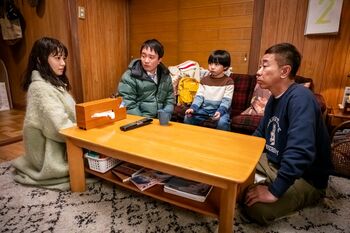 『春になったら』第5話より、龍之介役の石塚陸翔「家出をします！パパ（濱田岳）の様子を見て龍之介なりに考えた行動です」