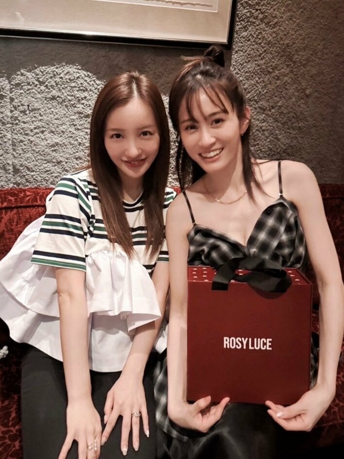 卒業から12年 前田敦子×板野友美 “最高最強コンビ”の顔寄せ