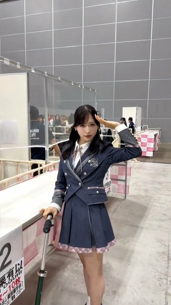 これは定番化」AKB48小栗有以 またしても“意外な乗り物”で握手会に颯爽