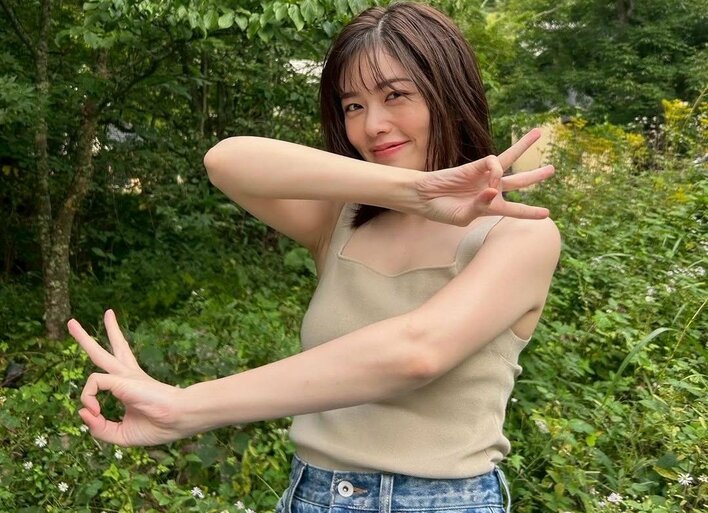 透明感すご」小芝風花 ノースリーブ姿でのオフ感あふれるショット公開