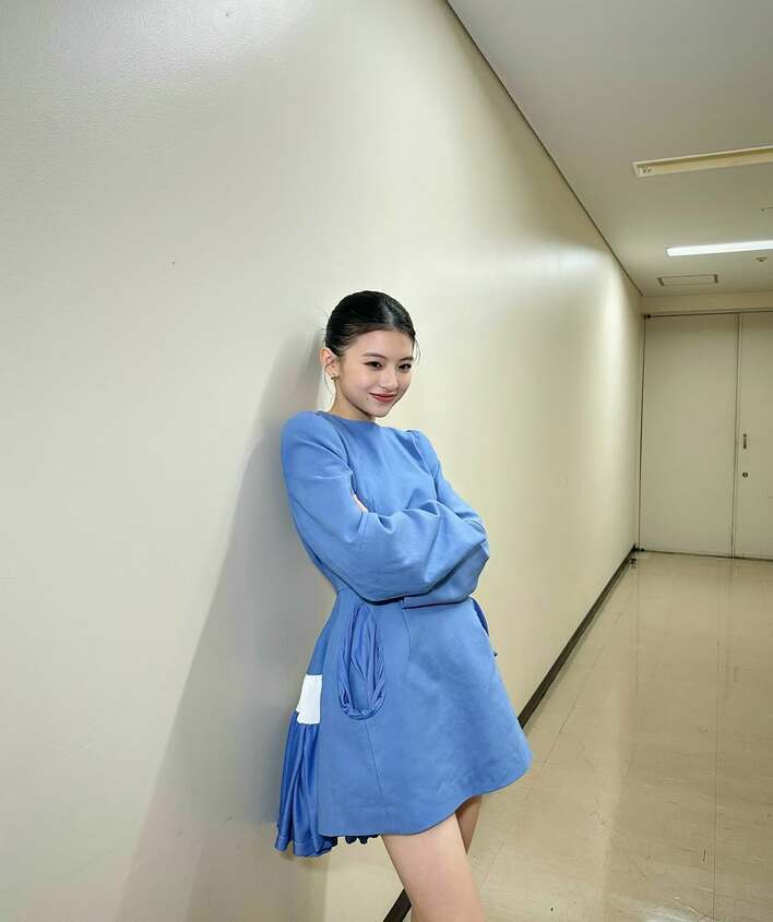 出口夏希 セット 透明感 爆発しすぎぃぃ」出口夏希 “美脚＆美デコルテ”際立つ姿を