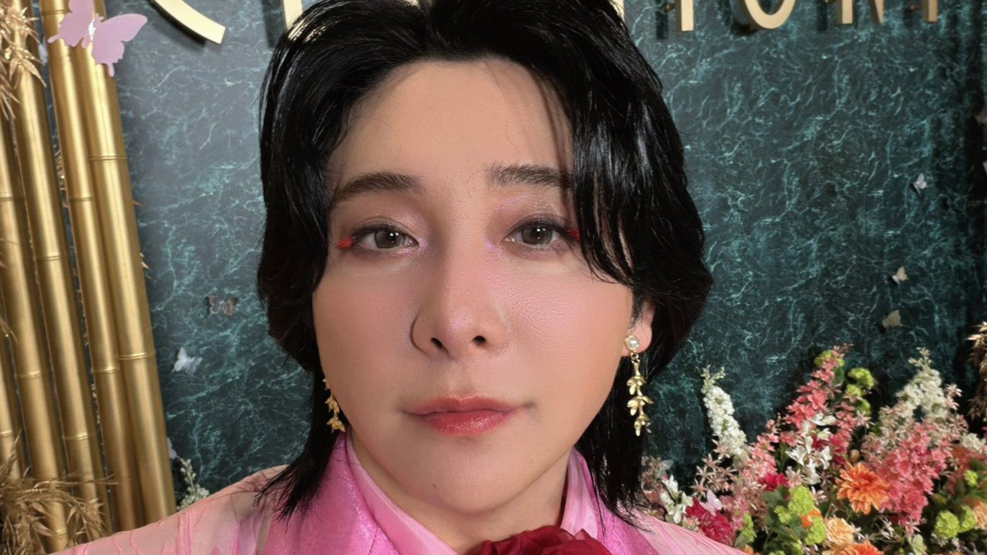 眉まで凝ってる！」ミセス・大森元貴 “赤鬼”藤澤涼架の超アップ写真を