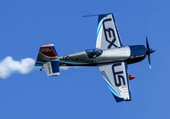 空に描く直径約1kmのスマイル。LEXUS PATHFINDER AIR RACING室屋義秀が「第20回アジア競技大会（2026／愛知・名古屋）」に集うアスリートへ空からエールを贈る