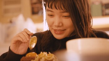 グレイビーとキーマの盛り付けが美しい！豚との相性も抜群の荻窪「吉田カレー」