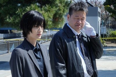 誠（佐藤二朗）の前妻は娘の元担任（竹原ピストル）に殺されたのか？悲しい過去を抱える誠に寄り添う明日香（橋本愛）＜『夫婦別姓刑事』第1話完全版＞