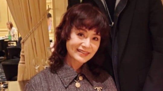 大地真央 “入籍記念日”豪華ディナーを披露！ジョエル・ロブションの極上料理や幸せあふれる20年目の夫婦ツーショットに「素敵」