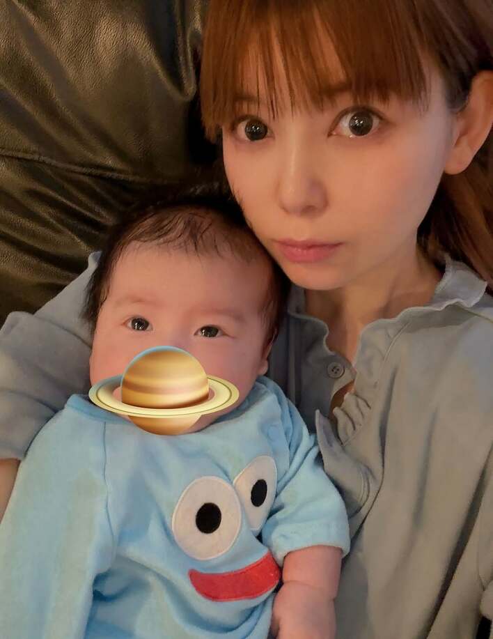 【画像】中川翔子 生後1ヵ月双子へ“ラスボス”小林幸子からもらった“一石二鳥”なプレゼントや双子の表情豊かな姿を見る