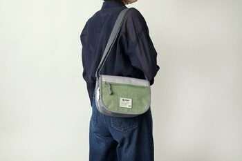 【moz(モズ)】春の新色！大人気メランジシリーズに、心躍る「グレー×グラスグリーン」が新登場！春のお出かけは機能派ミニショルダーでもっと身軽に。