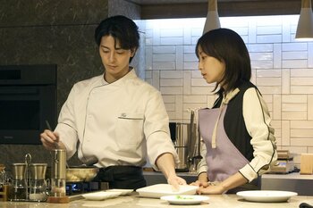 あゆみ（木南晴夏）はKei（高杉真宙）の素性を調べ始める！そんななか坪倉家でホームパーティが開催され…『今夜、秘密のキッチンで』第2話予告