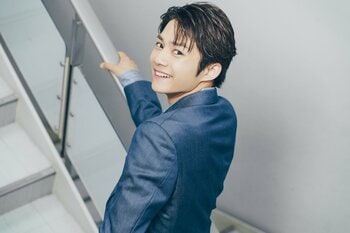 小澤竜心 てれび戦士、歌舞伎、ダンサー…多彩なキャリアの新星が目指すはオールマイティな表現者！撮影の合間は草彅剛と古着の発表会