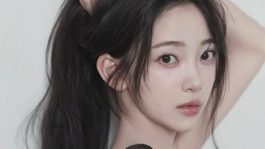 堀未央奈 ミニスカから美脚スラリ！ロングブーツ姿を披露 まるで“黒猫