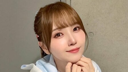 「破壊力えぐすぎ」声優・鬼頭明里 ミニスカ＆ポニテ姿に「天使みたい」と反響！『ラブライブ！』イベントでギンガムチェックのポップな衣装でポーズも披露