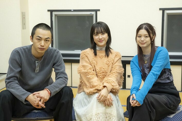 平祐奈＆高橋侃＆紺野彩夏が“むくみ”対策で大盛り上がり！「朝、耳に輪ゴムを引っかけると、めっちゃいいよ」 『横浜ネイバーズ』