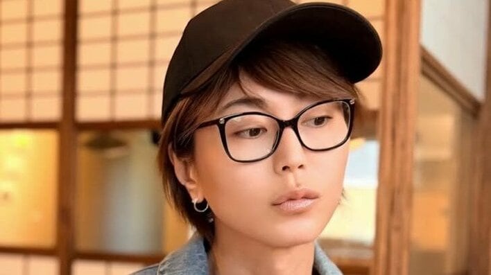 氷川きよし 美しく繊細な和菓子に舌鼓！ 信濃川近くでまったり大人時間を過ごす姿に「見てるだけで心が癒されます」