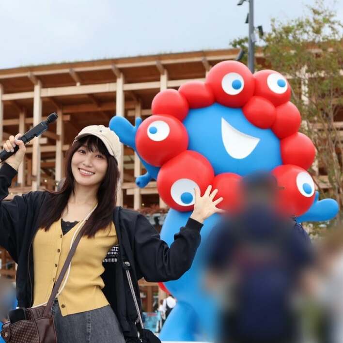 ミャクミャクと同じポーズ！元櫻坂46 菅井友香 大阪万博で「貴重な体験