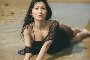 フリーアナ山本里菜が初の水着グラビアに挑戦！1stフォトブックが10月28日に発売決定　服を着たままプールへ！？お気に入りカットの舞台裏