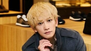 「ギターが似合いすぎ」町田啓太 黒髪イメチェン姿のライブショット公開！『グラスハート』ファンミでステージに立った神々しい姿に「TENBLANK最高」