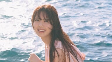 初公開】乃木坂46・筒井あやめ 透き通った海に浸かった姿を披露
