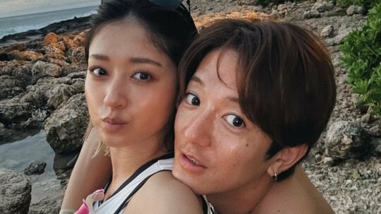第1子妊娠中・池田美優＆大倉士門 水着姿で優しくギュッ！“念願”のアウラニ・ディズニー満喫ショット公開「次は3人で！！」