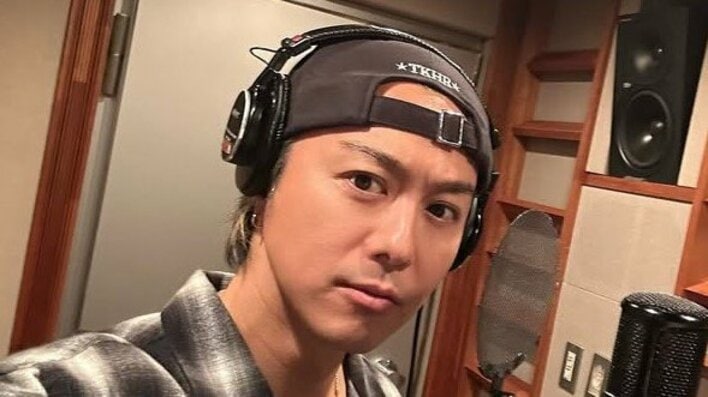 【画像3枚】EXILE TAKAHIRO 「自宅の書斎」と公開した写真に「嘘なんか〜い！」と反響のユニークな写真を見る