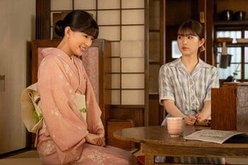 【場面写真追加】家出してきたふゆ子（小川彩）を迎え入れるなつ美（芳根京子） 心配するなか、瀬田（小宮璃央）の出征を知り…『めおと日和』第2話予告